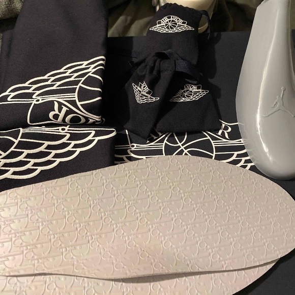Dior Jordan 1s - Picture 2 of 8